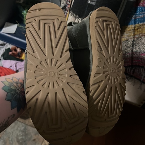 Olive green mini uggs - Picture 4 of 6